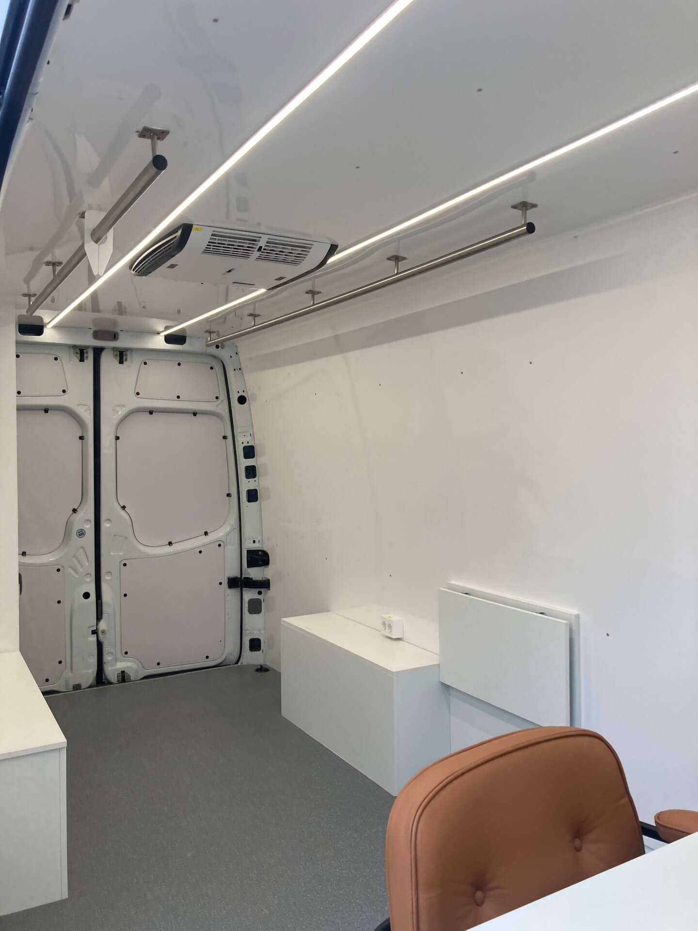https://www.test.readyonset.com/wp-content/uploads/2023/11/makeup_van_interior1-1.jpg